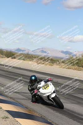 media/Nov-16-2025-Race Pace (Sun) [[8c5fa54630]]/Verified Riders/4-Turn 3 Inside (1050am)/